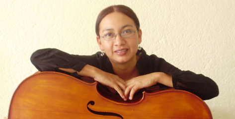 Lizbeth Isabel Águila y Elvira, egresada de la licenciatura en Música, generación 2004.   